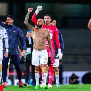 万博体育在线-墨超第9战迎首胜 阿尔维斯老当益壮 每场跑11公里